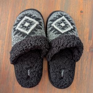Ardene Black and Gray Women’s Slippers